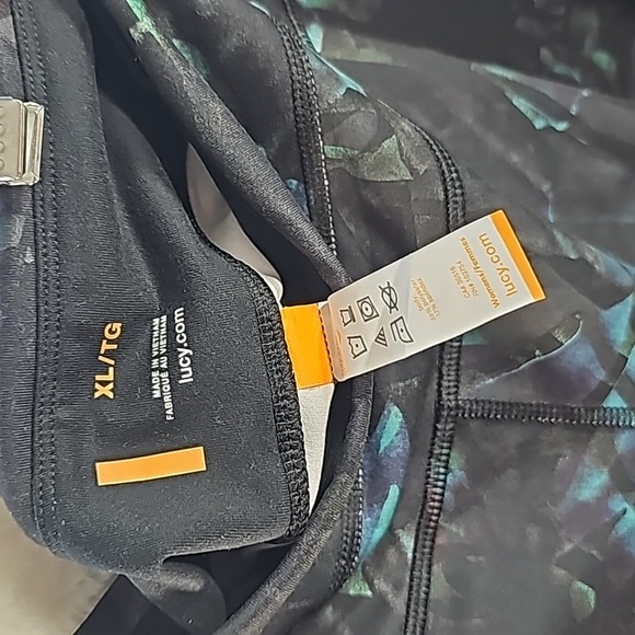 Lucy Studio Hatha Capri Leggings Black Tropical Print Size XL - Picture 7 of 9